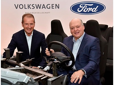 Firman acuerdo Ford y Volkswagen para el desarrollo conjunto de vehículos